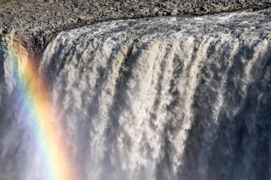 Dettifoss Şelalesi üzerinde gökkuşağı, İzlanda