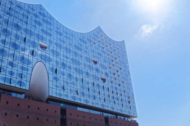 Elbe Filarmoni Salonu 'nun cephesi ya da Elphi ya da Elbphilharmonie