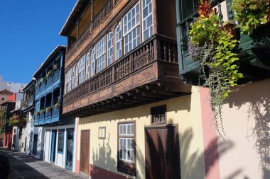 Avenida Maritim 'in Renkli Balkonları