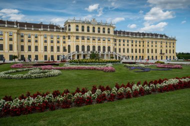 Vienna, AUSTRIA 15 Ağustos 2019: Schnbrunn Sarayı Habsburg hükümdarlarının ana yazlık mekanıydı.
