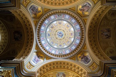 BUDAPEST, HUNGARY - 19 AĞUSTOS 2019: Budapeşte 'deki Aziz Stephen Bazilikası 