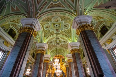 PETERSBURG, RUSSIA - 4 Ağustos 2019: Peter ve Paul Katedrali Peter ve Paul Kalesi 'nin içinde yer alan bir Rus Ortodoks katedralidir. Kilisenin içinde.