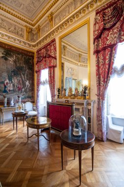 Aziz PETERSBURG, RUSSIA - 6 Ağustos 2019: Pavlovsk Sarayı, Büyük Catherine 'in oğlu için yaptırdığı 18. yüzyıl Rus İmparatorluk konutudur. Lüks iç odalar