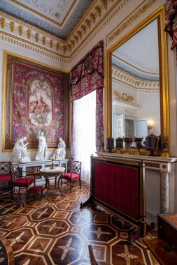 Aziz PETERSBURG, RUSSIA - 6 Ağustos 2019: Pavlovsk Sarayı, Büyük Catherine 'in oğlu için yaptırdığı 18. yüzyıl Rus İmparatorluk konutudur. Lüks iç odalar