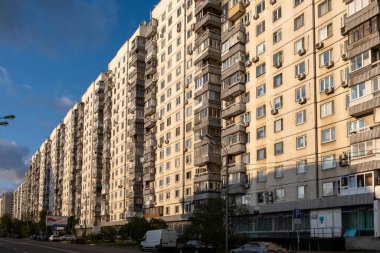 MOSCOW, RUSSIA - 31 Temmuz 2019: Moskova 'nın banliyölerinde Sovyet döneminden kalma evler