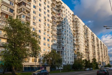 MOSCOW, RUSSIA - 31 Temmuz 2019: Moskova 'nın banliyölerinde Sovyet döneminden kalma evler