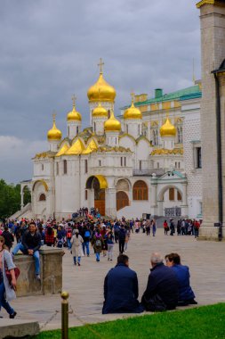 MOSCOW, RUSSIA - 2 AĞUSTOS 2019: The Cathedral of the Annunciation, Theotokos 'a adanmış bir Rus Ortodoks kilisesidir. Kremlin 'in Katedral Meydanı' nın güneybatısında yer almaktadır. 