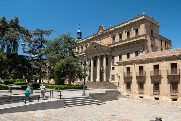 Salamanca, İspanya, Anaya Sarayı Salamanca 'da neoklasik tarzda birkaç binadan biridir. Şu anda filoloji fakültesinin genel merkezidir.