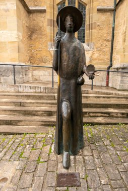 ROTHENBURG OB DER TAUBER, GERMANY - 12 Haziran 2019: Camino de Santiago 'dan bir hacının heykeli