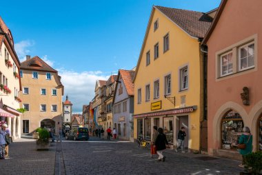 ROTHENBURG OB DER TAUBER, GERMANY - 12 Haziran 2019: Kobolzeller Steige ve Spitalgasse ile Plonlein
