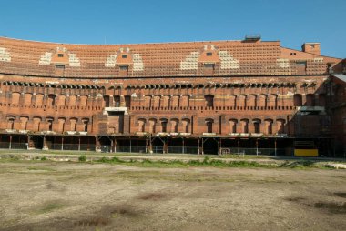 NUREMBERG, GERMANY - 13 Haziran 2019: Eski Nazi parti miting alanlarının bir parçası olarak Kongre Salonu 'nun (Kongresshalle) iç avlusu. (Reichsparteitag).
