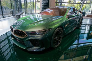 MUNICH, GERMANY - 14 Haziran 2019: BMW World (BMW Welt), BMW AG 'nin çok işlevli müşteri deneyimi ve sergi tesisi. Resimli başyazı