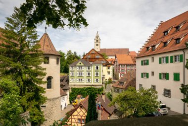 MEERSBURG, ALMANY - 15 Haziran 2019: Almanya 'nın güneybatısında Baden-Wurttemberg eyaletinde küçük bir kasaba. Constance Gölü kıyısında 