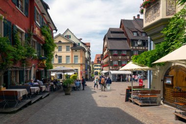 MEERSBURG, ALMANY - 15 Haziran 2019: Almanya 'nın güneybatısında Baden-Wurttemberg eyaletinde küçük bir kasaba. Constance Gölü kıyısında 