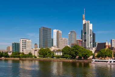 FRANKFURT, GERMANY - 17 HAZİRAN 2019: Demir Köprü 'den finans bölgesine