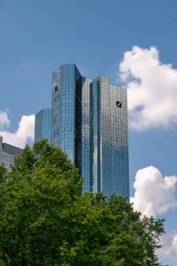 FRANKFURT, GERMANY - 17 Haziran 2019: Finansal bölgedeki Deutsche Bank Twin Towers