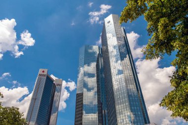 FRANKFURT, GERMANY - 17 Haziran 2019: Finansal bölgedeki Deutsche Bank Twin Towers