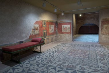 Meridya, BADAJOZ, İSPAN 23 Kasım 2018 Merida Ulusal Roma Sanat Müzesi. Bir Roma evinin yeniden inşası