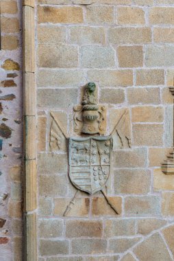 CACERES, İspanya - 25 Kasım 2018: Arms of Arms, Becerra Hanedanı. Caceres, Unesco 'nun Dünya Mirası Şehri. Extremadura Bölgesi, İspanya