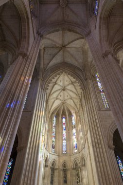 BATALHA, PORTUGAL - NOVEMBER 20, 2018: Batalha Manastırı, kelimenin tam anlamıyla Savaş Manastırı, Portekiz 'in Centro Bölgesi' nin Leiria ilçesine bağlı Batalha belediyesine bağlı Dominik Manastırı. Kilisenin içinde.