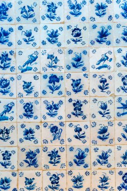 OBIDOS, PORTUGAL - 20 Kasım 2018: bir duvarı kaplayan fayanslar