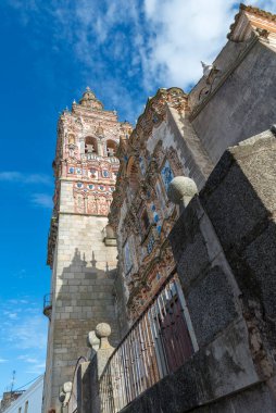 JEREZ DE LOS CABALLEROS, BADAJOZ, SPAIN - 24 Kasım 2018: San Bartolome Kilisesi