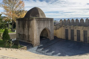 JEREZ DE LOS CABALLEROS, BADAJOZ, SPAIN - 24 Kasım 2018: Alcazaba veya eski şehir kalesi