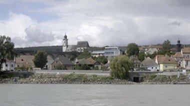 Emmersdorf an der Donau ve St. Nicholas Katolik Kilisesi
