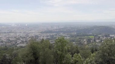 Postlingberg, Avusturya 'nın Linz kentinde Tuna Nehri' nin sol kıyısında bulunan 539 metre yüksekliğinde bir tepe. Şehrin üzerinde bir izleme platformu bulunan popüler bir turizm merkezidir.
