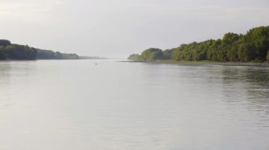Tuna Nehri şafak vakti Macaristan ile Slovakya arasında