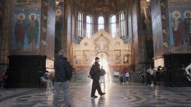 PETERSBURG, RUSSIA - 4 AĞUSTOS 2019: Kan Dökülen Kurtarıcı Kilisesi 'nin Lüks İçi,