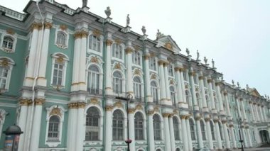 PETERSBURG, RUSSIA - 5 AĞUSTOS 2019 Kış Sarayı 'nın ön cephesi