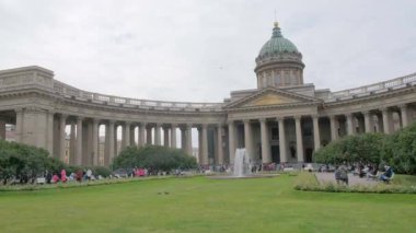 Aziz PETERSBURG, RUSSIA - 5 Ağustos 2019: Kazan Katedrali veya Kazan Hanımefendimizin Katedrali. ön görünüm