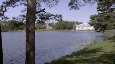 PETERSBURG, RUSSIA - 6 AĞUSTOS 2019: Catherine Park 'taki Grotto Pavyonu, Tsarskoe Selo (Puşkin))