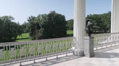 St. PETERSBURG, RUSSIA - 6 AĞUSTOS 2019: Catherine Park 'taki Cameron Galerisi, Tsarskoe Selo (Puşkin)