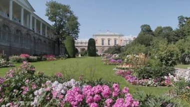 PETERSBURG, RUSSIA - 6 Ağustos 2019: Catherine Park, St. Petersburg 'un 25 km güneydoğusundaki Tsarskoye Selo' da yer almaktadır. Kraliyet konutunun ayrılmaz bir parçasıdır..