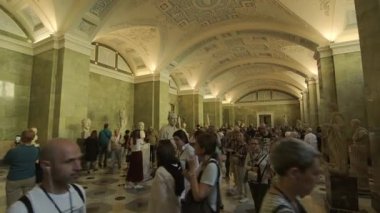 PETERSBURG, RUSSIA - 6 AĞUSTOS 2019: Devlet Hermitage Müzesi, iç mekan. Sanat ve Kültür Müzesi 1764 yılında kuruldu.