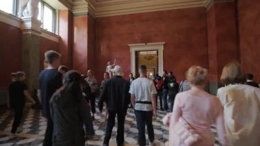 PETERSBURG, RUSSIA - 6 AĞUSTOS 2019: Devlet Hermitage Müzesi, iç mekan. Sanat ve Kültür Müzesi 1764 yılında kuruldu.