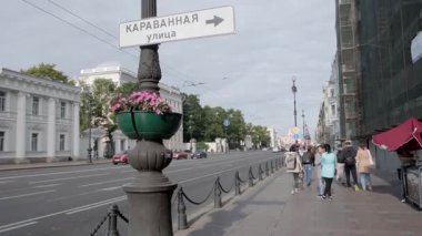 7 Ağustos 2019 'da, güneşli bir yaz sabahında, Nevsky Bulvarı' nda.