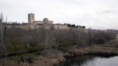 İspanya 'nın Zamora kentinden geçen Duero Nehri' nin manzarası