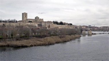 İspanya 'nın Zamora kentinden geçen Duero Nehri' nin manzarası