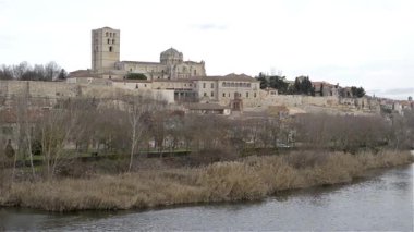 İspanya 'nın Zamora kentinden geçen Duero Nehri' nin manzarası