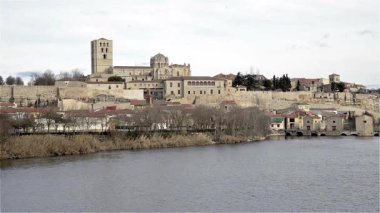 İspanya 'nın Zamora kentinden geçen Duero Nehri' nin manzarası