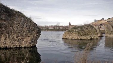 İspanya 'nın Zamora kentinden geçen Duero Nehri' nin manzarası