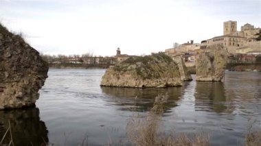 İspanya 'nın Zamora kentinden geçen Duero Nehri' nin manzarası