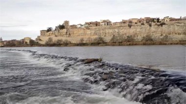 İspanya 'nın Zamora kentinden geçen Duero Nehri' nin manzarası