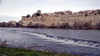 İspanya 'nın Zamora kentinden geçen Duero Nehri' nin manzarası