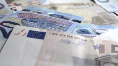 Para Birimi ve Finans Konseptlerini Temsilen Euro Banknotlarının Kapanışı. Doli.