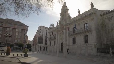 Pan, İspanya Valladolid Üniversitesi 'nin eski cephesinde çekim yaptı.