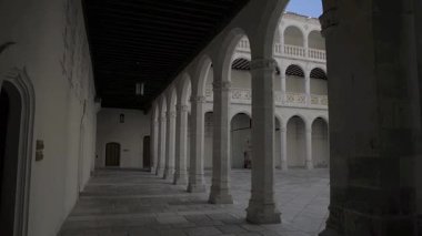 29 Mart 2017: Santa Cruz Sarayı Rönesans Avlusu, Valladolid, İspanya